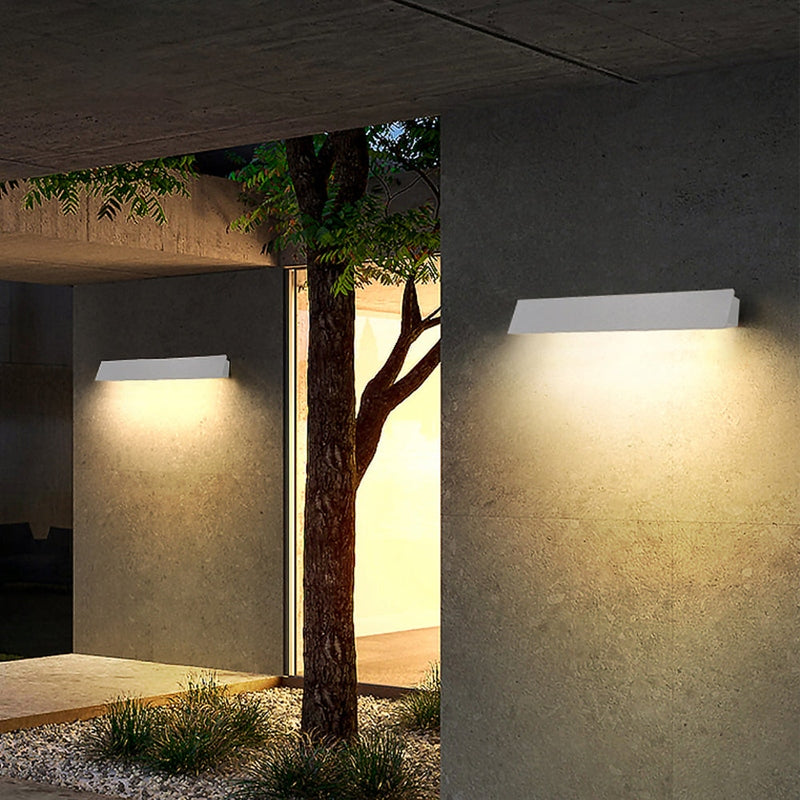 FalkenStil Outdoor Wall Lamp Lumos® LED Solar-Außenwandleuchte – Modernes Design aus robustem Metall