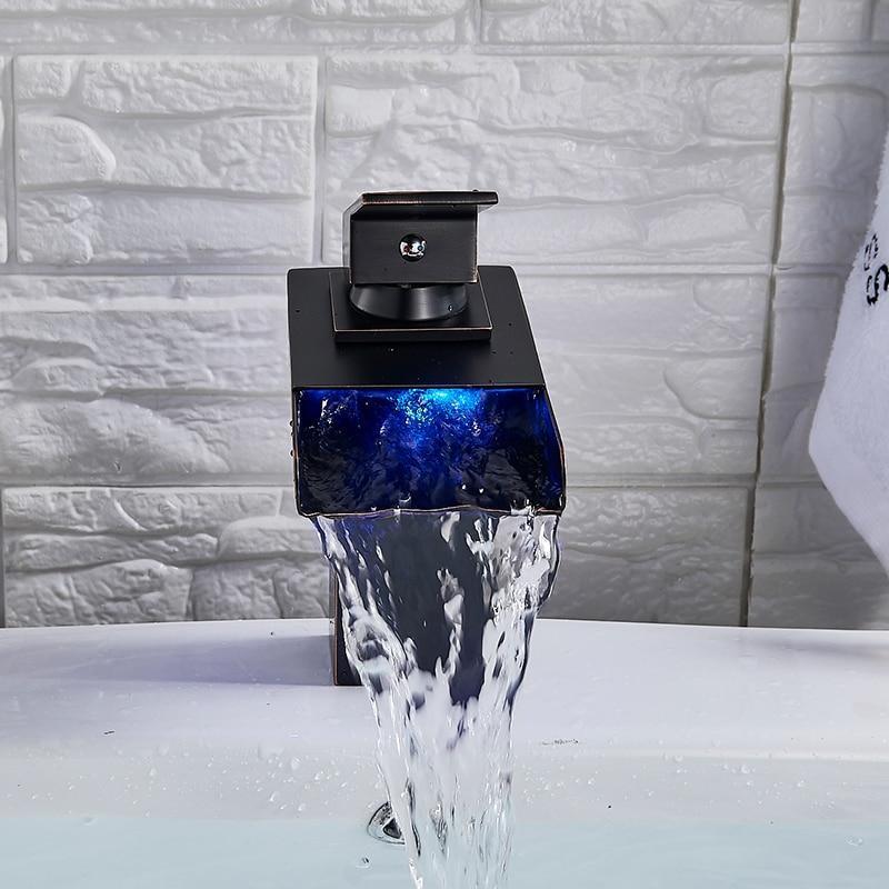 AquaLux - Moderne Wasserfallarmatur mit LED für Ihr Bad